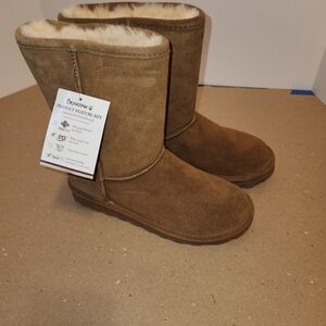 Women's size 10 Chestnut Bear paw Boots NEW